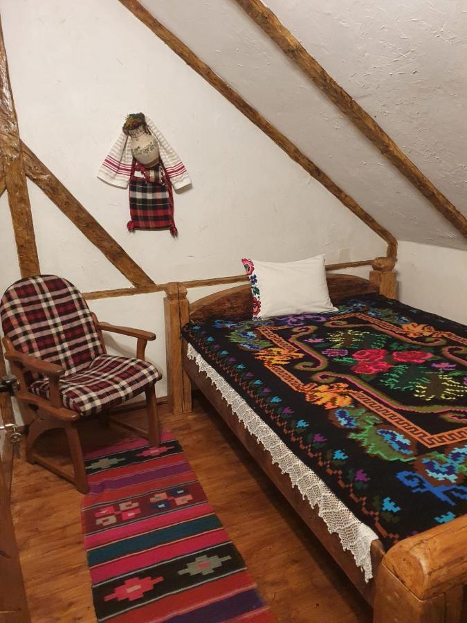 Casa Colt Din Maramures - Old Traditional House Ocna Şugatag Eksteriør billede