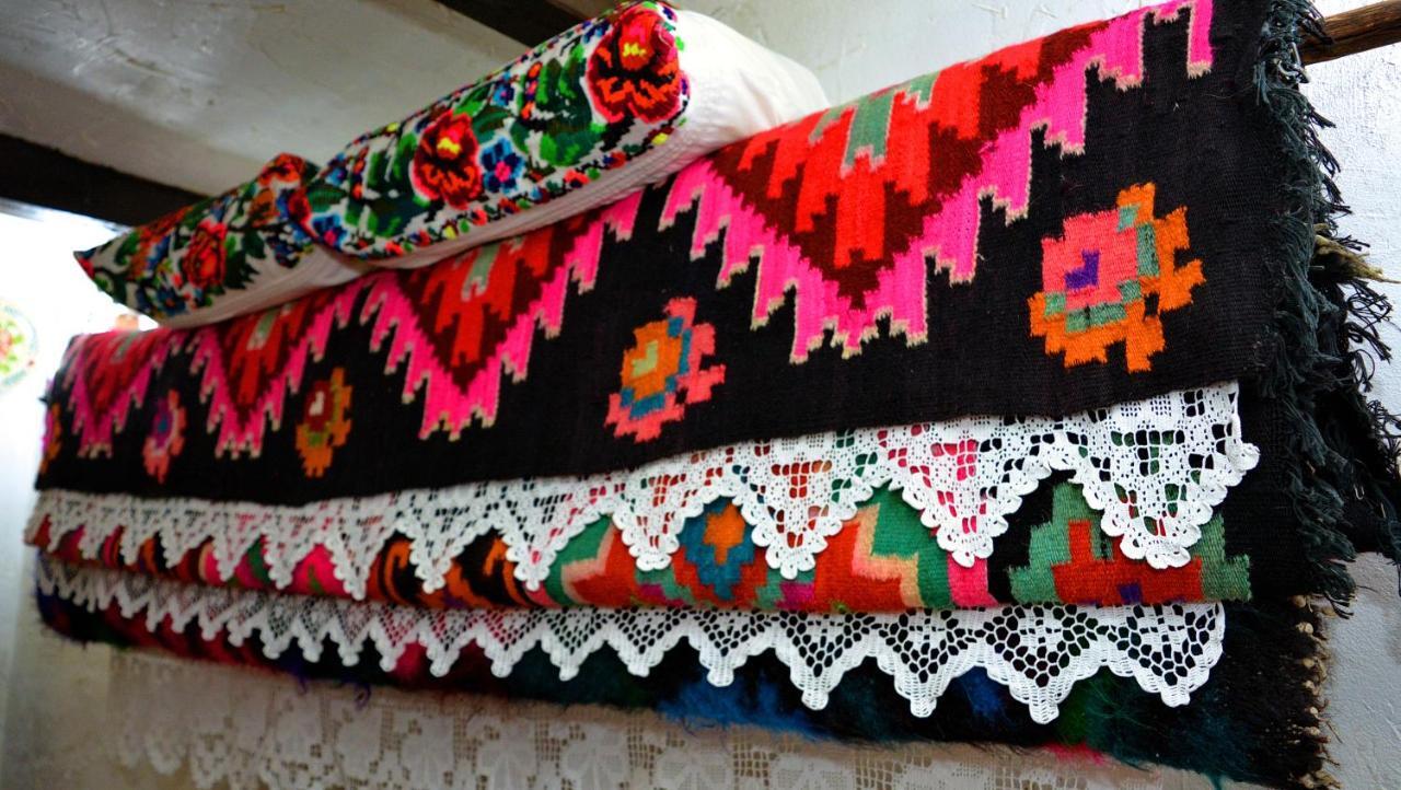 Casa Colt Din Maramures - Old Traditional House Ocna Şugatag Eksteriør billede